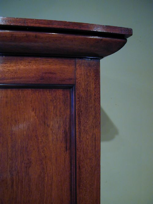 AN EXQUISITE SMALL TWODOOR WARDROBE - ADDITIONAL PHOTO 4
