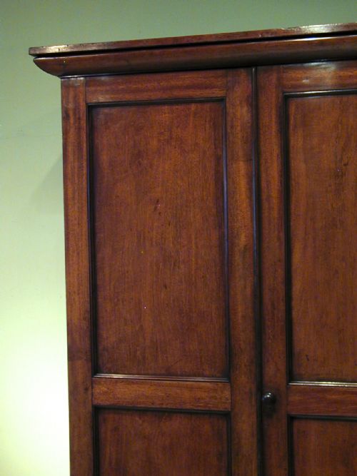AN EXQUISITE SMALL TWODOOR WARDROBE - ADDITIONAL PHOTO 10