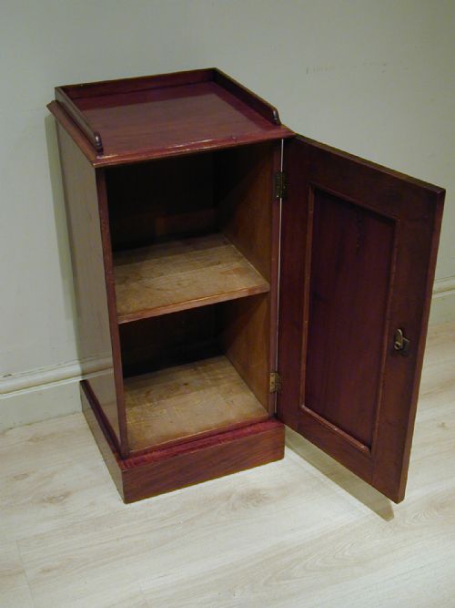 SUPERB SINGLEDOOR CUPBOARD BY HEALS - ADDITIONAL PHOTO 1