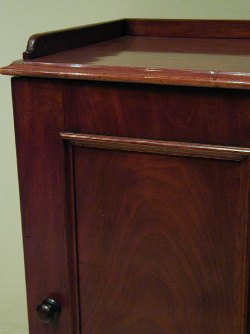 SUPERB SINGLEDOOR CUPBOARD BY HEALS - ADDITIONAL PHOTO 8