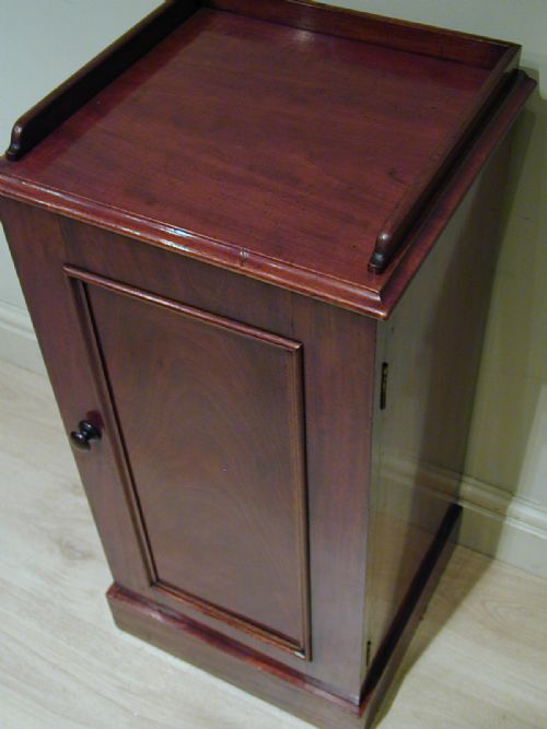 SUPERB SINGLEDOOR CUPBOARD BY HEALS - ADDITIONAL PHOTO 9