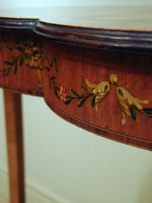AN EXCEPTIONAL SATINWOOD OCCASIONAL TABLE - ADDITIONAL PHOTO 4