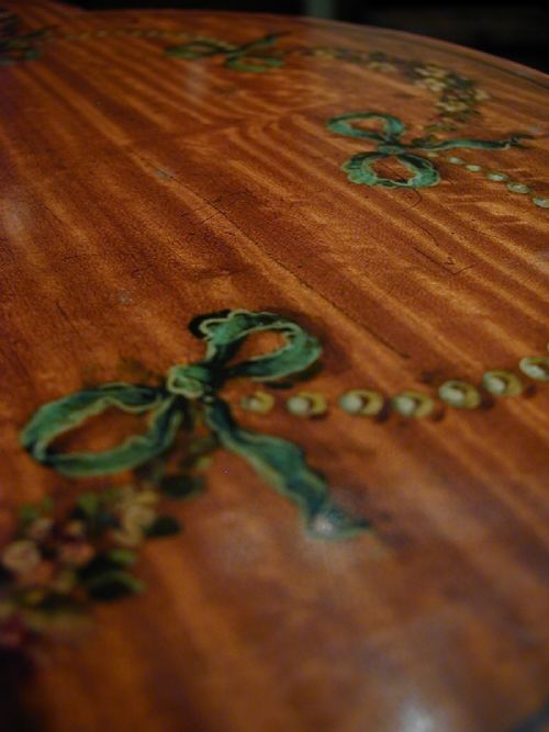 AN EXCEPTIONAL SATINWOOD OCCASIONAL TABLE - ADDITIONAL PHOTO 7