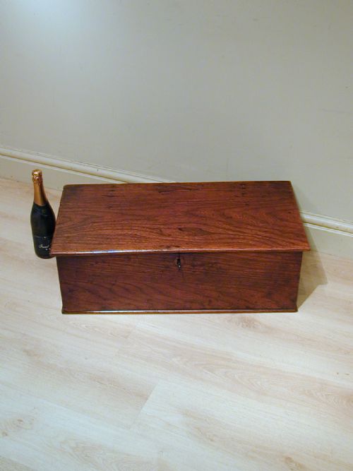 A BEAUTIFUL GEORGIAN ELM STORAGE TRUNK - ADDITIONAL PHOTO 1