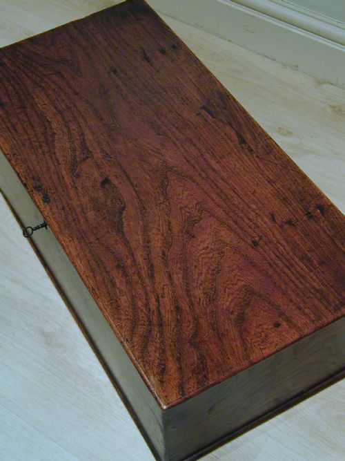 A BEAUTIFUL GEORGIAN ELM STORAGE TRUNK - ADDITIONAL PHOTO 5