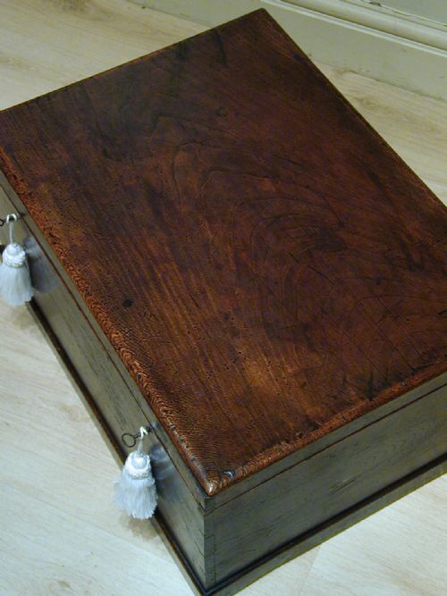A USEFUL STORAGE BOX IN OAK - ADDITIONAL PHOTO 5