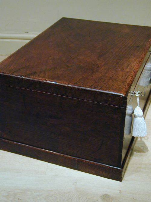 A USEFUL STORAGE BOX IN OAK - ADDITIONAL PHOTO 6