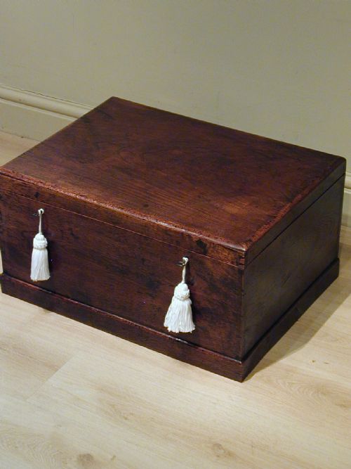 A USEFUL STORAGE BOX IN OAK - ADDITIONAL PHOTO 9