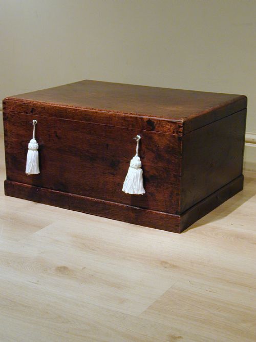 A USEFUL STORAGE BOX IN OAK - ADDITIONAL PHOTO 10