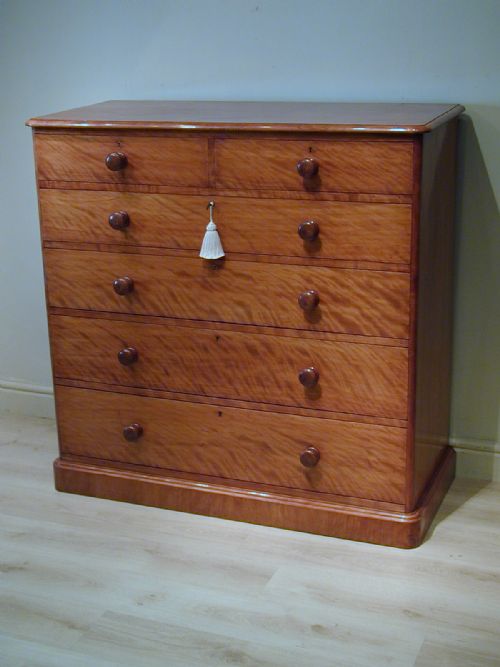 A VERY FINE CHEST OF DRAWERS BY HEAL SON OF LONDON - ADDITIONAL PHOTO 2