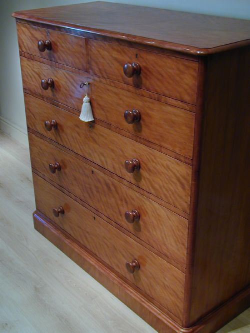 A VERY FINE CHEST OF DRAWERS BY HEAL SON OF LONDON - ADDITIONAL PHOTO 3