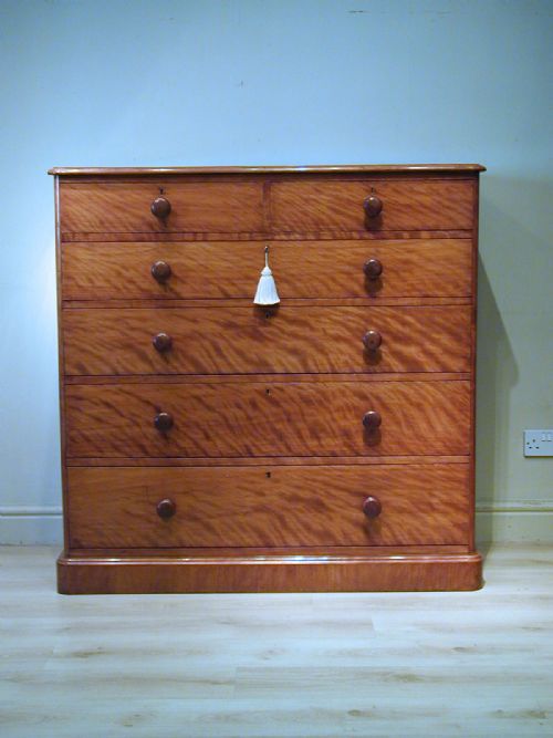 A VERY FINE CHEST OF DRAWERS BY HEAL SON OF LONDON - ADDITIONAL PHOTO 4