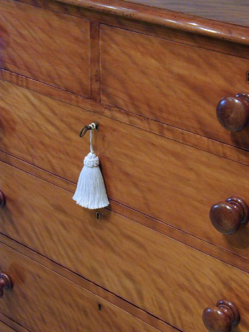A VERY FINE CHEST OF DRAWERS BY HEAL SON OF LONDON - ADDITIONAL PHOTO 8