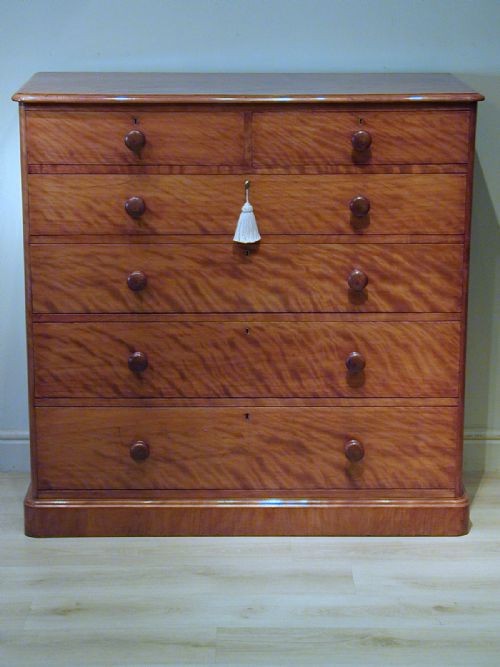 A VERY FINE CHEST OF DRAWERS BY HEAL SON OF LONDON - ADDITIONAL PHOTO 9