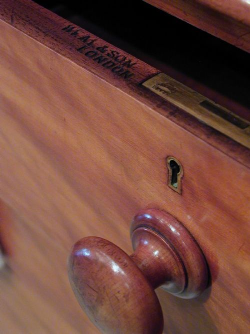 A VERY FINE CHEST OF DRAWERS BY HEAL SON OF LONDON - ADDITIONAL PHOTO 10