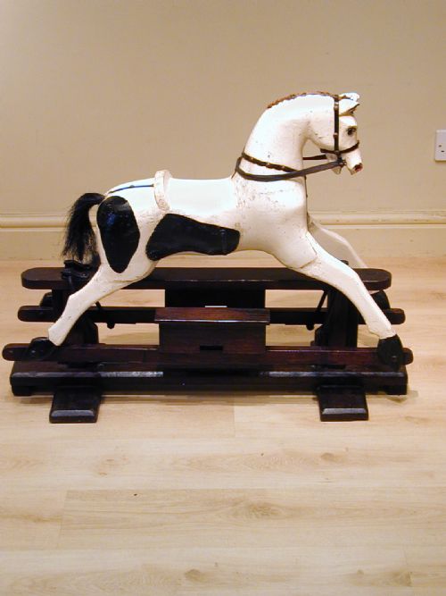 A CHARMING EARLY 20TH CENTURY ROCKING HORSE - ADDITIONAL PHOTO 2