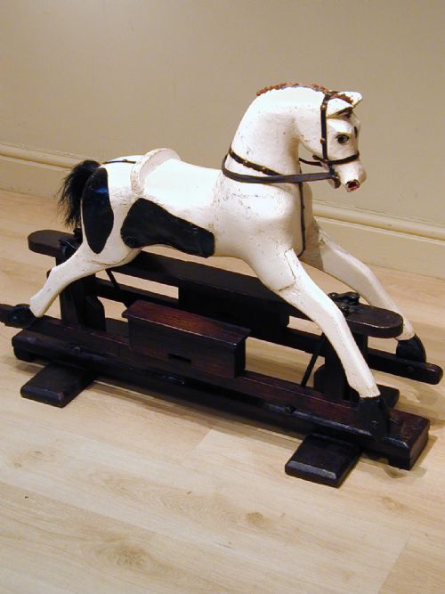 A CHARMING EARLY 20TH CENTURY ROCKING HORSE - ADDITIONAL PHOTO 3