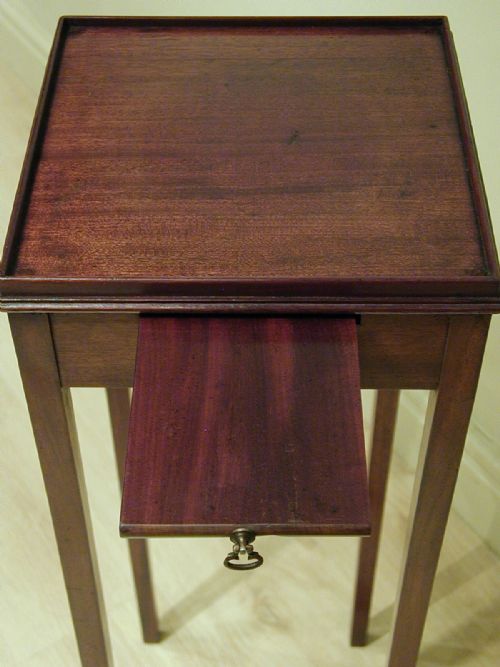 A SMALL OCCASIONAL TABLE - ADDITIONAL PHOTO 6