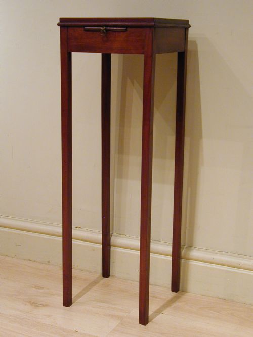 A SMALL OCCASIONAL TABLE - ADDITIONAL PHOTO 8