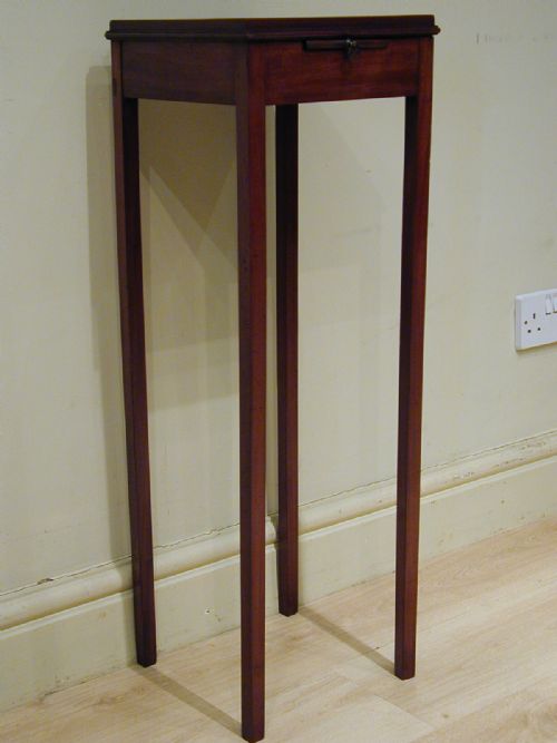 A SMALL OCCASIONAL TABLE - ADDITIONAL PHOTO 9