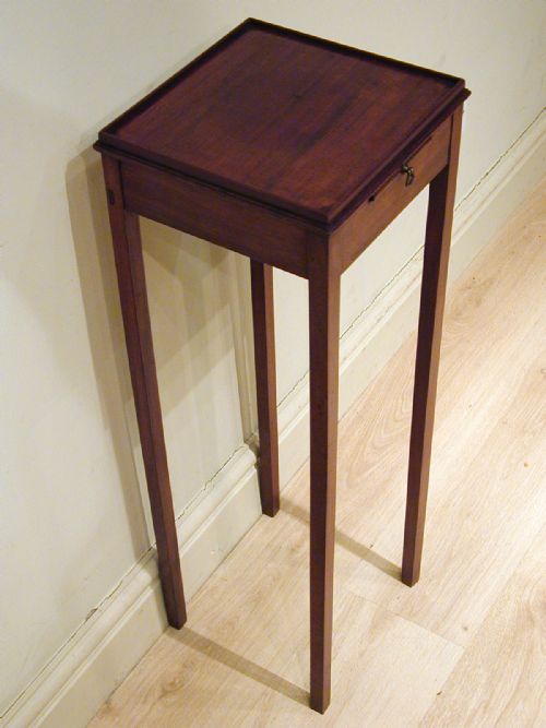 A SMALL OCCASIONAL TABLE - ADDITIONAL PHOTO 10