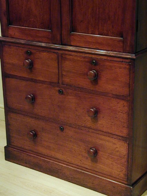 A CHARMING SMALL LINEN PRESS WARDROBE - ADDITIONAL PHOTO 3