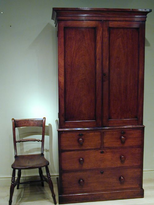 A CHARMING SMALL LINEN PRESS WARDROBE - ADDITIONAL PHOTO 5