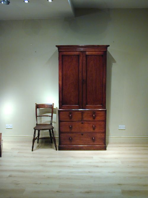 A CHARMING SMALL LINEN PRESS WARDROBE - ADDITIONAL PHOTO 6
