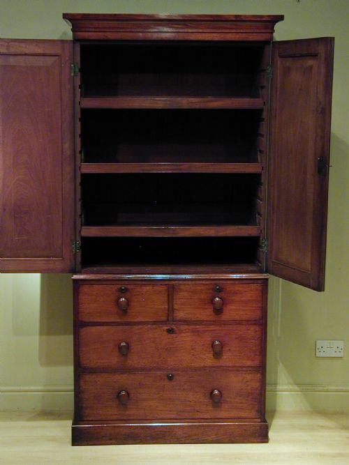 A CHARMING SMALL LINEN PRESS WARDROBE - ADDITIONAL PHOTO 7