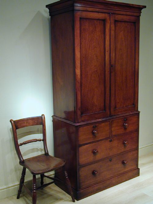 A CHARMING SMALL LINEN PRESS WARDROBE - ADDITIONAL PHOTO 9
