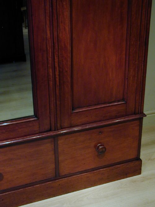 A VERY FINE THREEDOOR WARDROBE - ADDITIONAL PHOTO 10