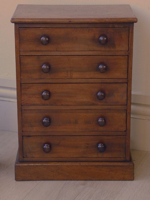 A BEAUTIFUL MINIATURE CHEST OF DRAWERS - ADDITIONAL PHOTO 1
