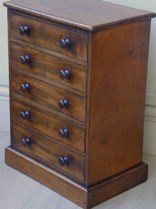 A BEAUTIFUL MINIATURE CHEST OF DRAWERS - ADDITIONAL PHOTO 2