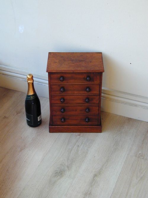 A BEAUTIFUL MINIATURE CHEST OF DRAWERS - ADDITIONAL PHOTO 7