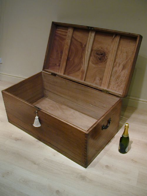 A SUPERB LARGE CAMPHORWOOD TRUNK - ADDITIONAL PHOTO 10