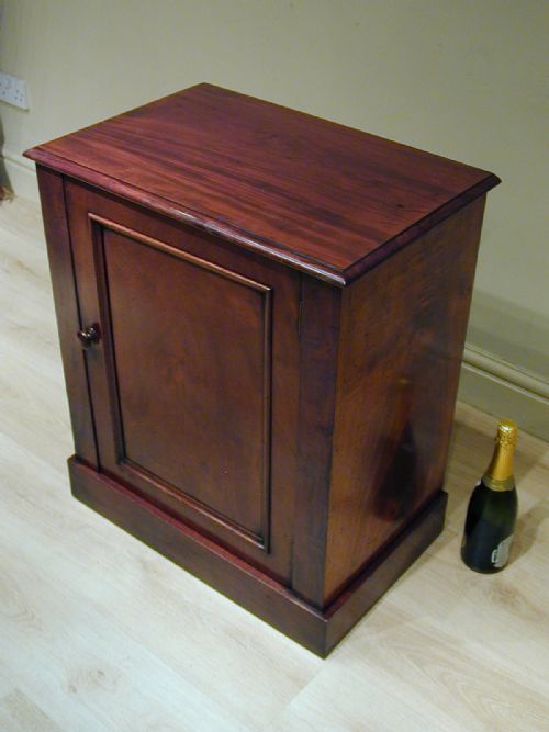a beautiful little victorian cupboard - CATEGORY: ANTIQUE CUPBOARDS - DATED 1870