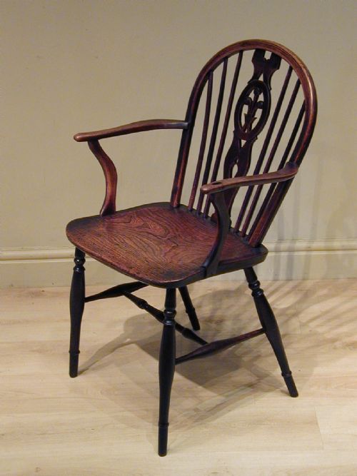 a beautiful windsor armchair - CATEGORY: ANTIQUE CHAIRS - DATED 1850