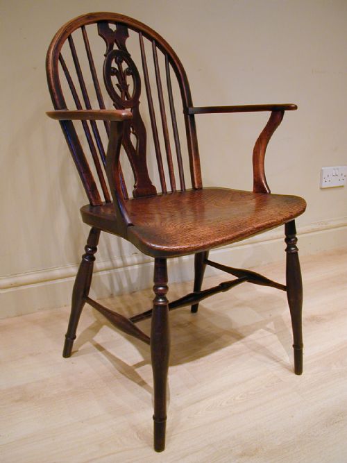 A BEAUTIFUL WINDSOR ARMCHAIR - ADDITIONAL PHOTO 3