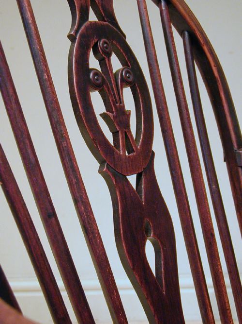 A BEAUTIFUL WINDSOR ARMCHAIR - ADDITIONAL PHOTO 6