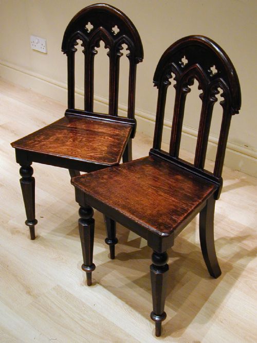 AN ATTRACTIVE PAIR OF HALL CHAIRS - ADDITIONAL PHOTO 2