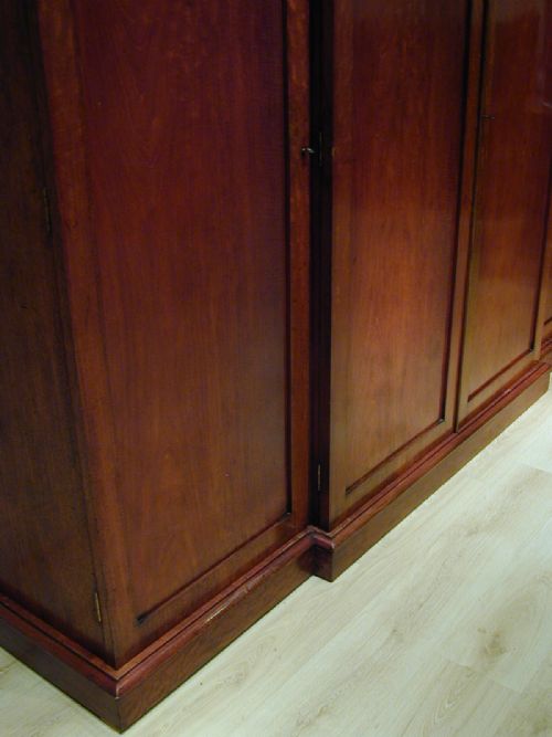 A FINE MID19TH CENTURY FOURDOOR WARDOBE - ADDITIONAL PHOTO 8