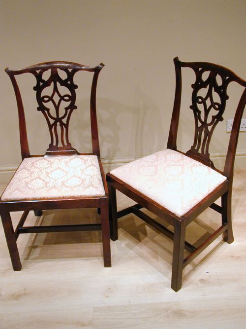 A FINE PAIR OF 18TH CENTURY CHAIRS - ADDITIONAL PHOTO 3