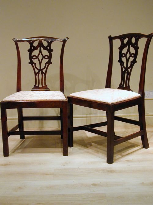 A FINE PAIR OF 18TH CENTURY CHAIRS - ADDITIONAL PHOTO 4