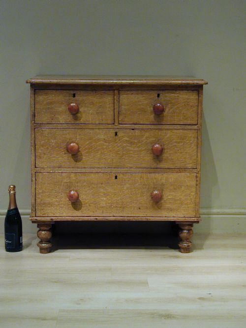 A VERY SMALL VICTORIAN CHEST OF DRAWERS - ADDITIONAL PHOTO 1