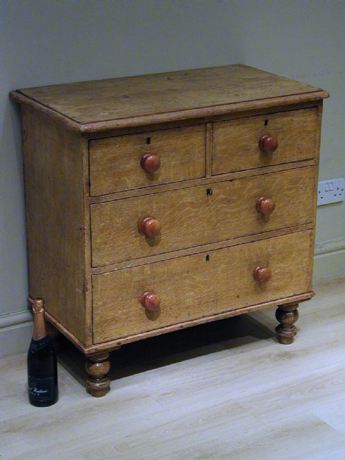 A VERY SMALL VICTORIAN CHEST OF DRAWERS - ADDITIONAL PHOTO 7
