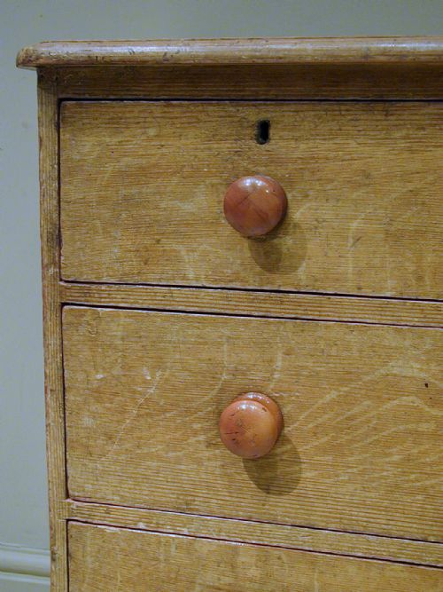 A VERY SMALL VICTORIAN CHEST OF DRAWERS - ADDITIONAL PHOTO 10