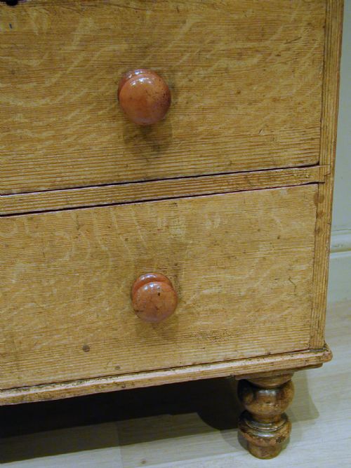 A VERY SMALL VICTORIAN CHEST OF DRAWERS - ADDITIONAL PHOTO 12