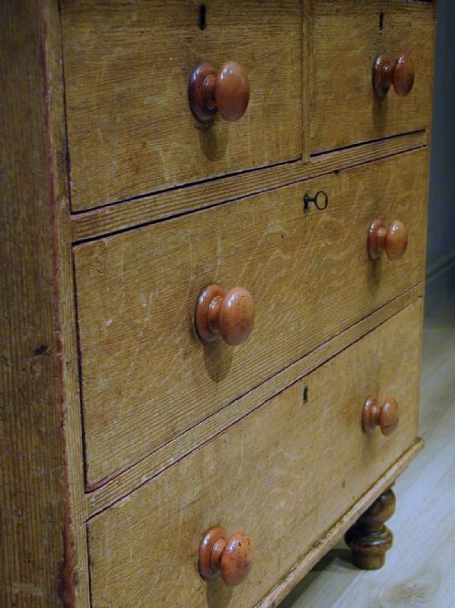 A VERY SMALL VICTORIAN CHEST OF DRAWERS - ADDITIONAL PHOTO 14
