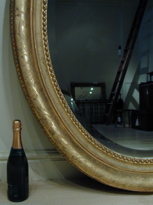 AN IMPRESSIVELY LARGE OVAL WALL MIRROR - ADDITIONAL PHOTO 3