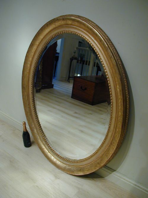 AN IMPRESSIVELY LARGE OVAL WALL MIRROR - ADDITIONAL PHOTO 12